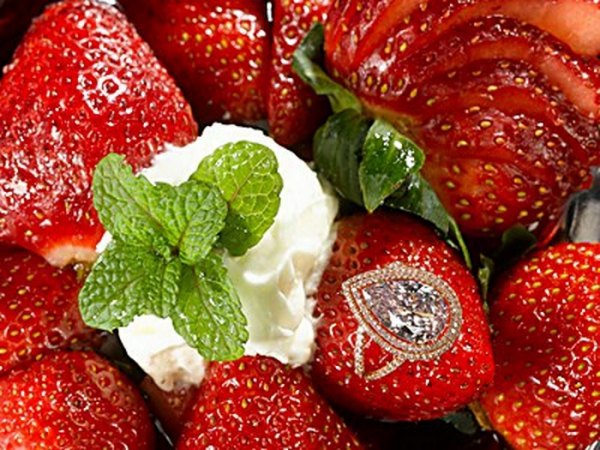 Десерт Strawberries Arnaud