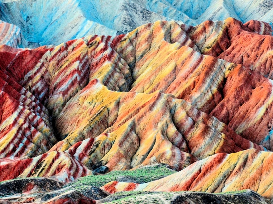 Радужные горы Китая - палитра красок Земли
